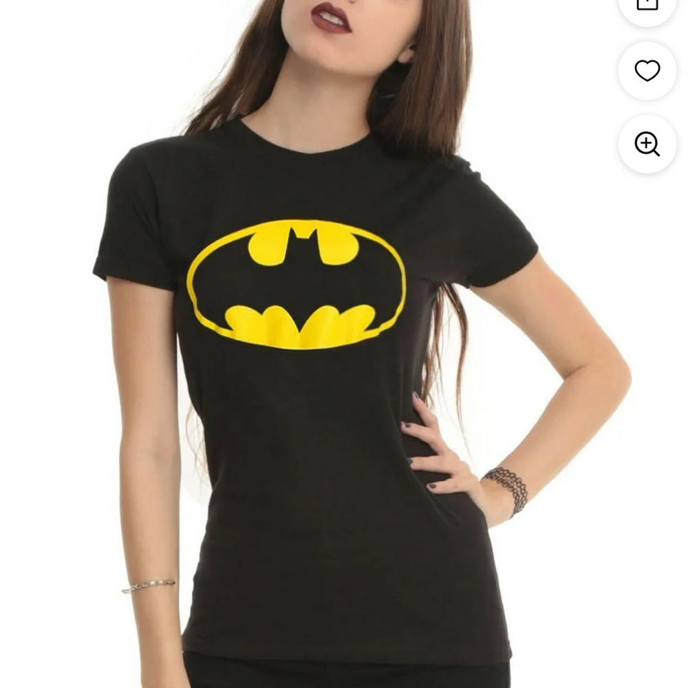 Batman black and yellow fitted t-shirt like new condition Size M